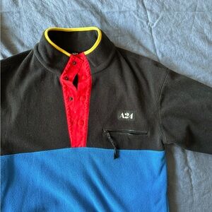 A24 Fleece pullover